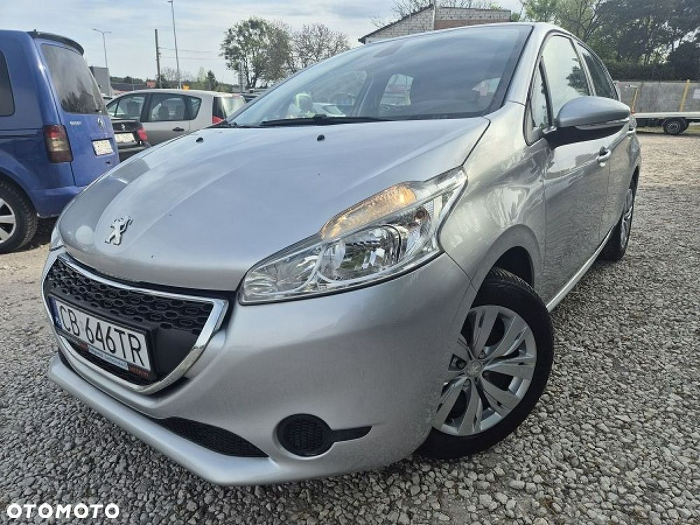 Peugeot 208 - 1