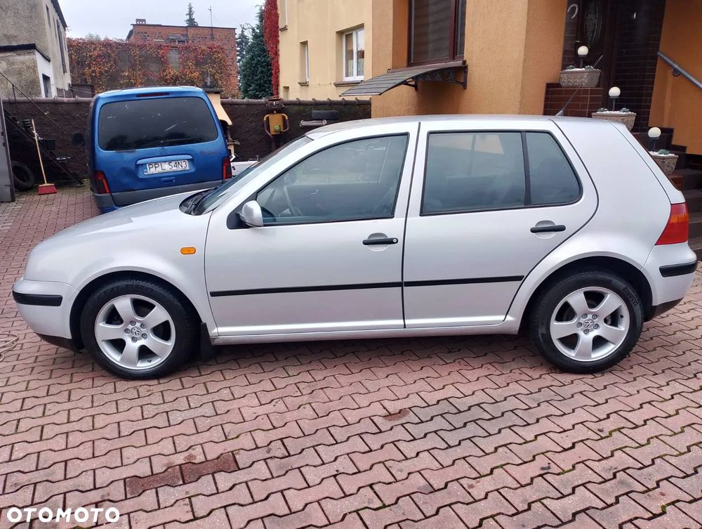 Volkswagen Golf 1.6 - 9