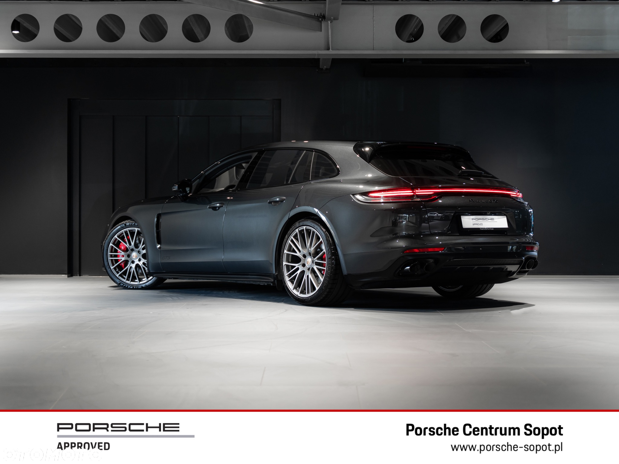 Porsche Panamera GTS Sport Turismo - 3