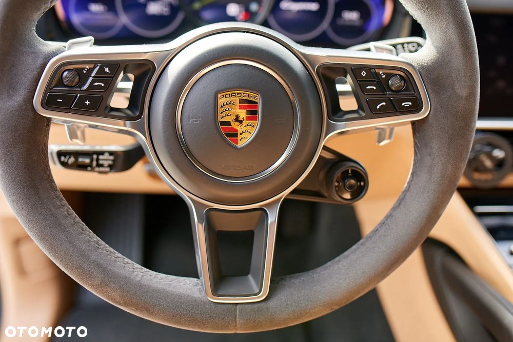 Porsche Cayenne - 25