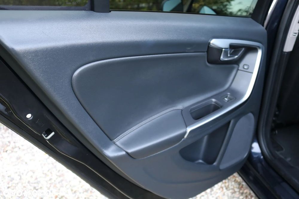 Volvo V60 D3 Drive-E Dynamic Edition (Momentum) - 11