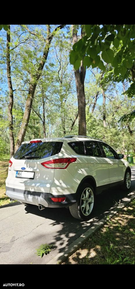 Ford Kuga 2.0 TDCi 4x4 Aut. Titanium - 2