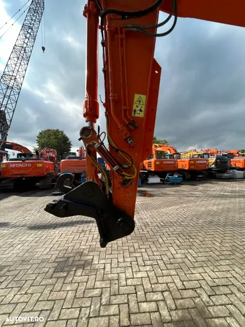 Hitachi ZX 225USLC-5B - 18
