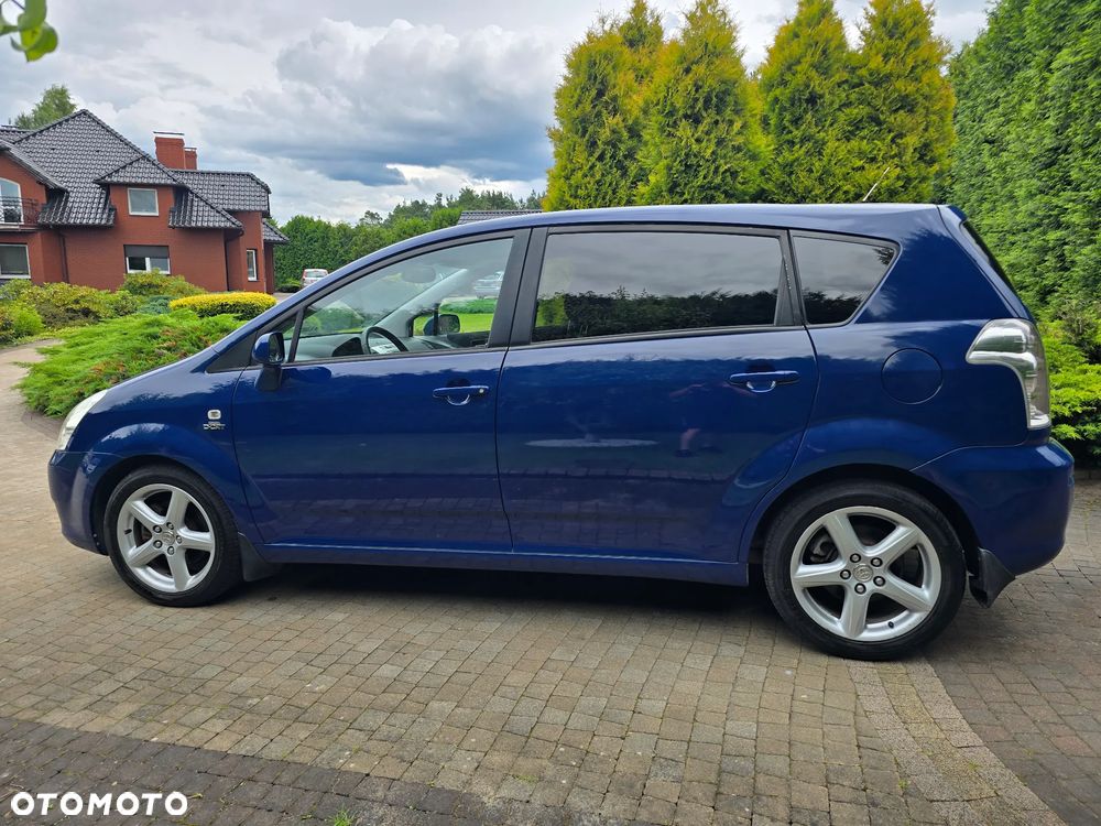 Toyota Corolla Verso 2.2 D-4D X - 3