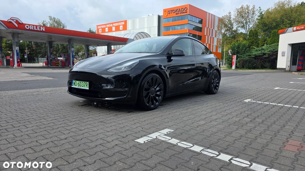 Tesla Model Y Performance AWD - 1