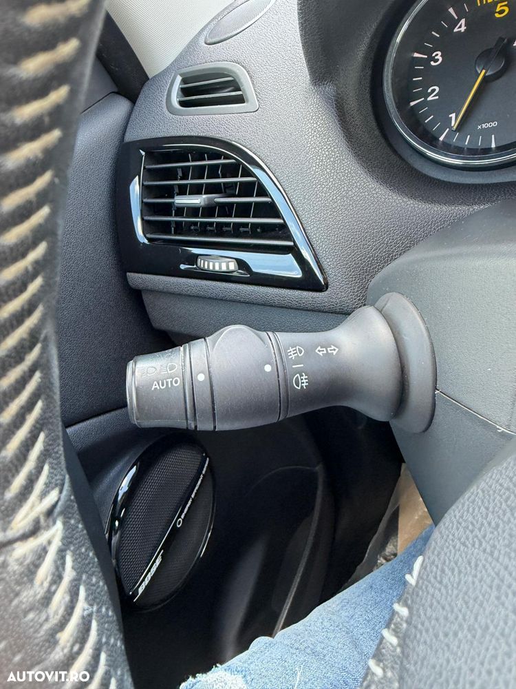 Renault Megane ENERGY dCi 110 Start & Stop Bose Edition - 11