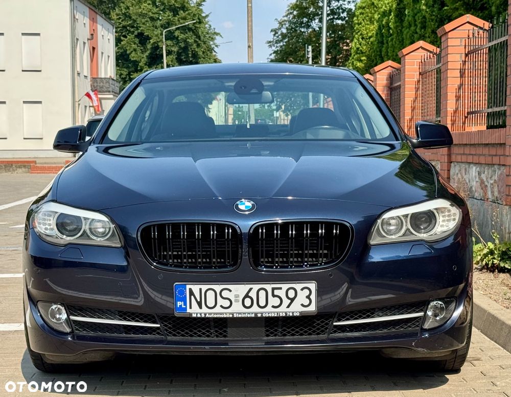 BMW Seria 5 550i Sport-Aut - 24