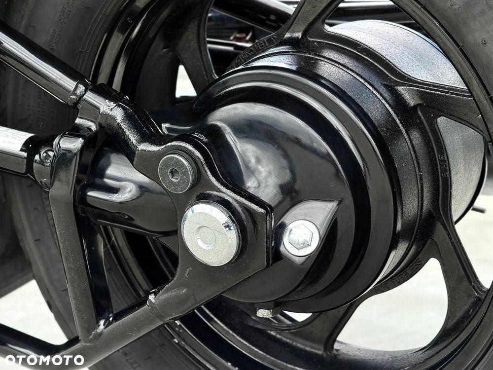 Suzuki Boulevard - 31