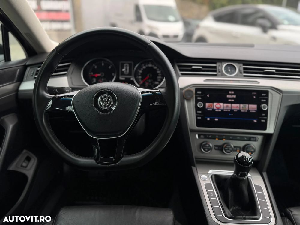 Volkswagen Passat 1.6 TDI Comfortline - 9