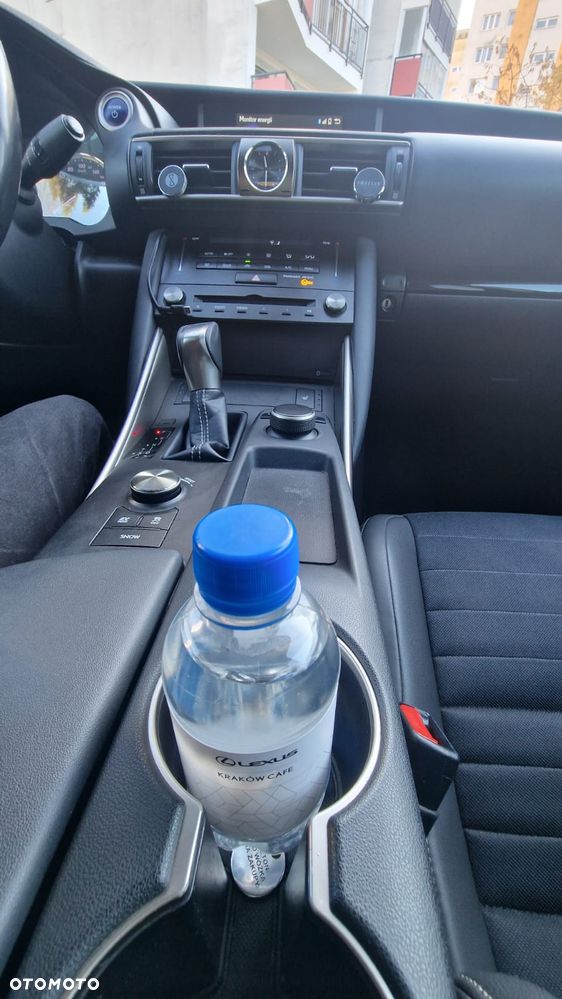 Lexus IS 300h Elegance EU6 - 18