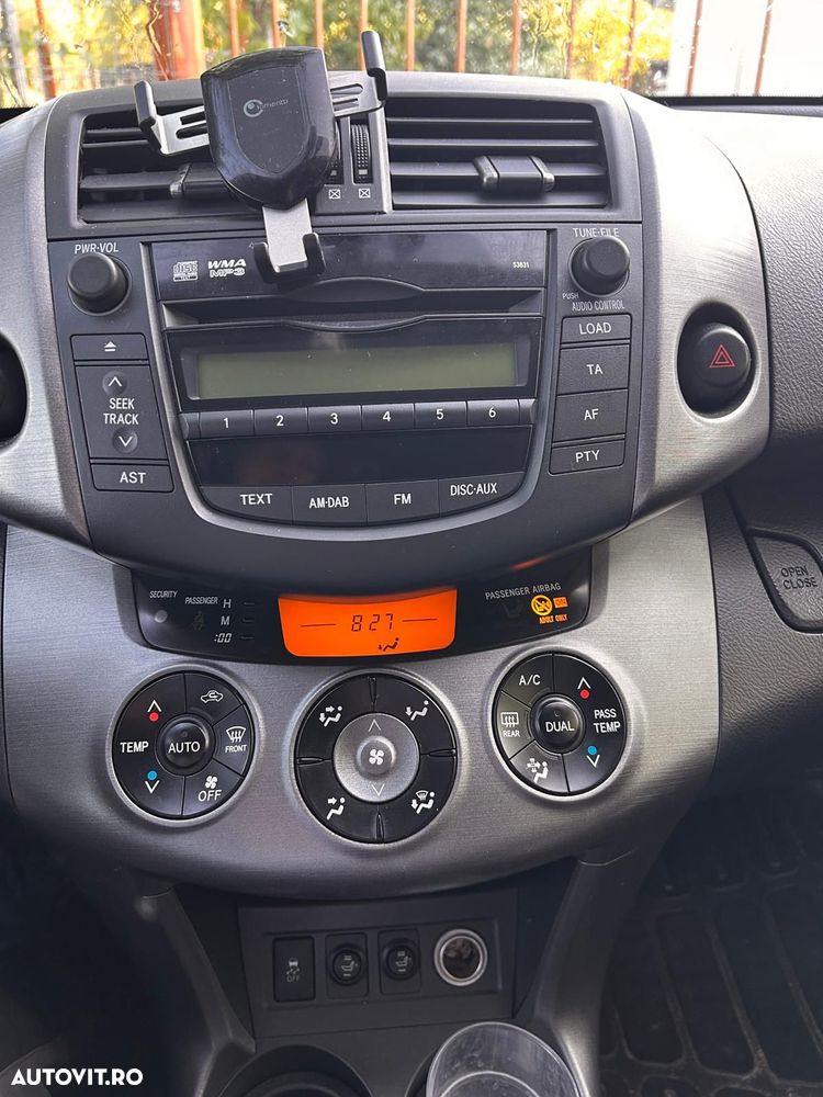 Toyota RAV4 2.2 D-4D Executive - 13