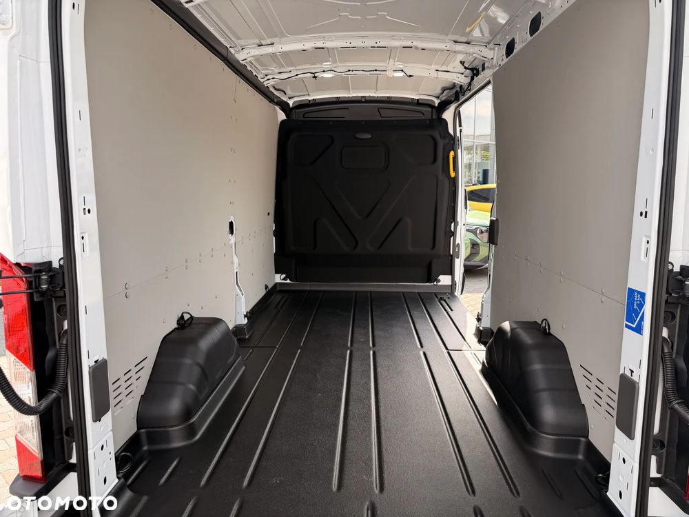 Ford Transit - 12