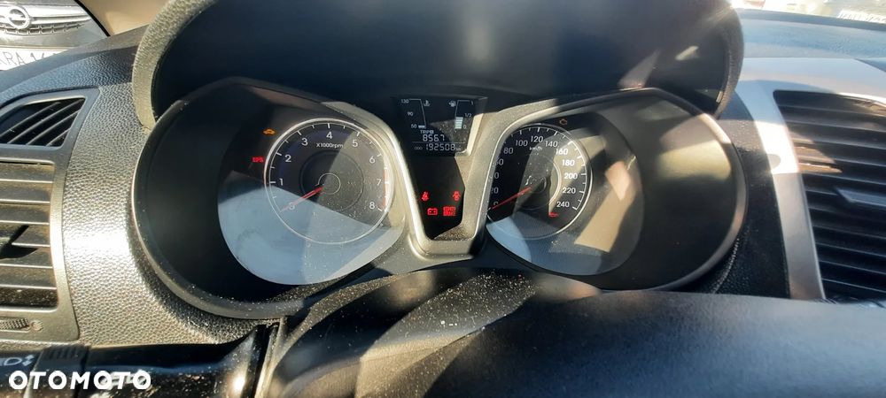 Hyundai ix20 1.4 Classic + - 8