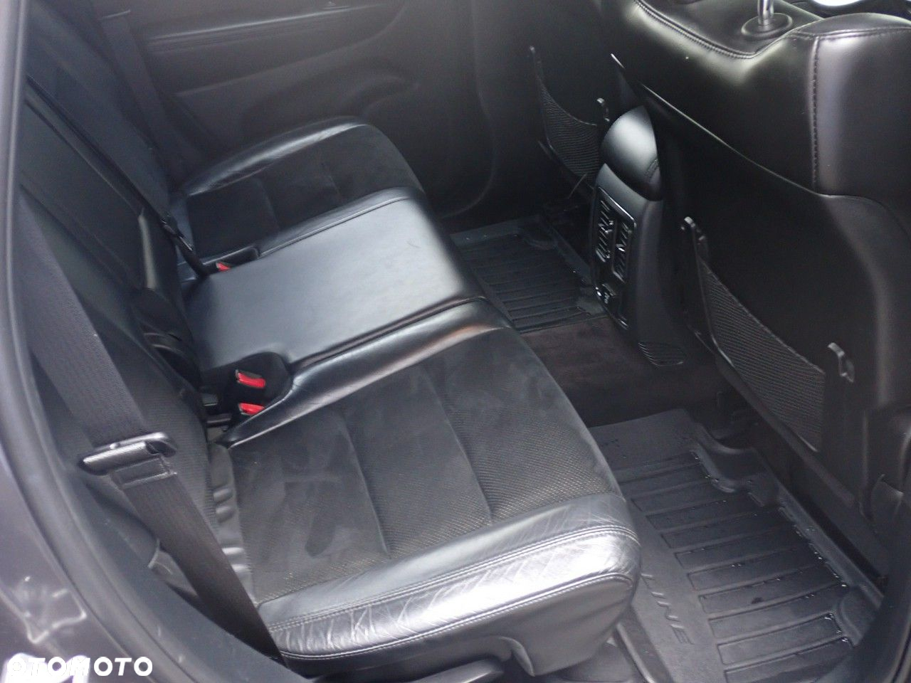 Jeep Grand Cherokee - 32