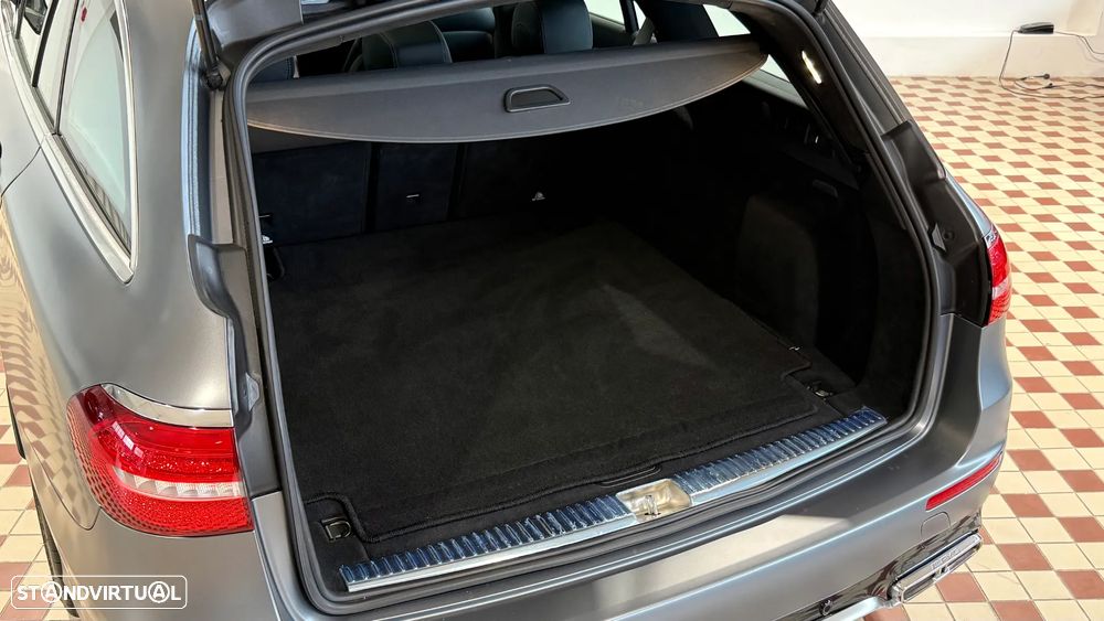 Mercedes-Benz E 63 AMG S 4Matic+ - 47