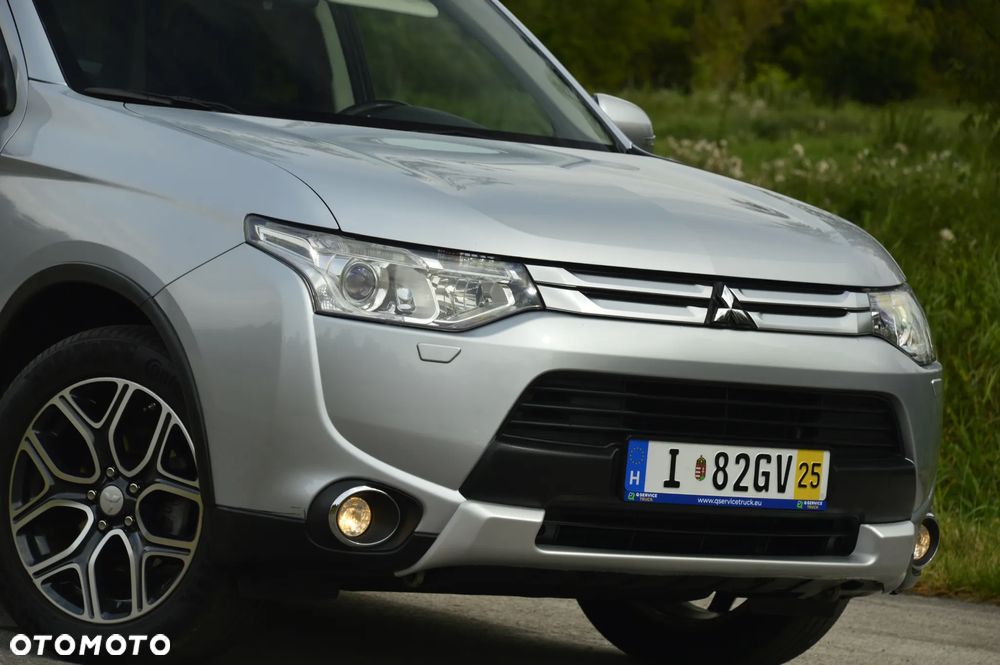 Mitsubishi Outlander 2.0 Intense + Navi 4WD CVT - 32