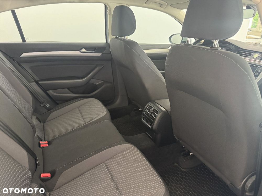 Volkswagen Passat 1.6 TDI BMT Comfortline - 23