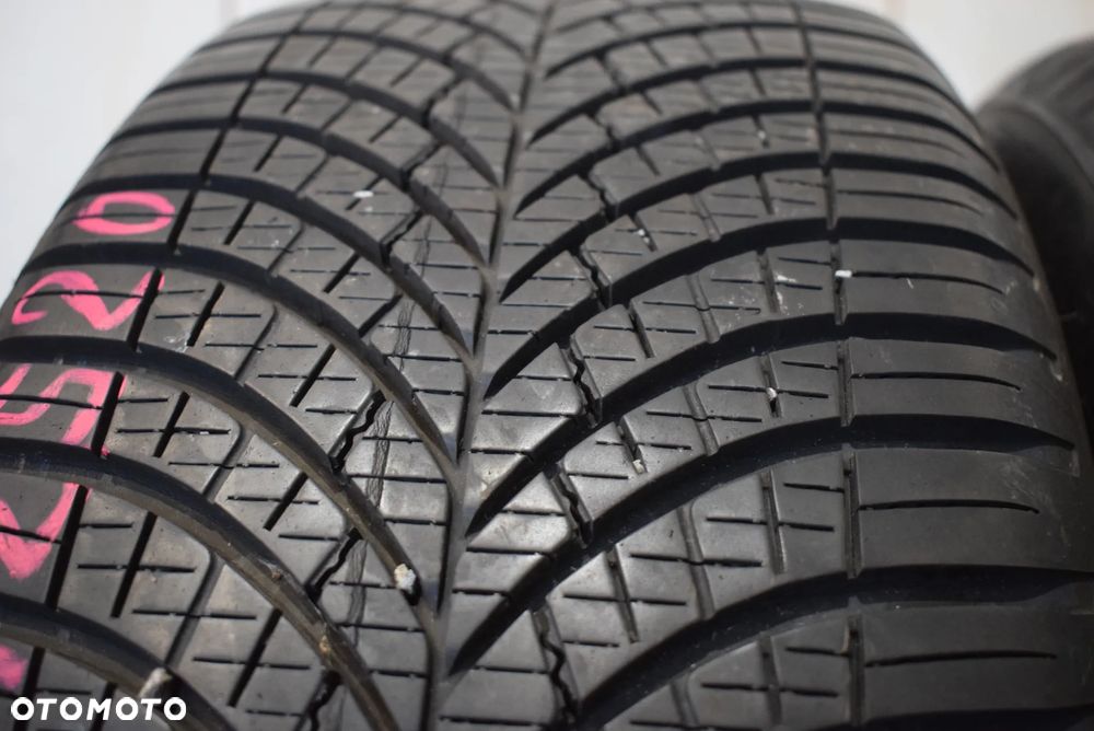 R18 215/50 Goodyear Vector 4Seasons GEN-3 - 2