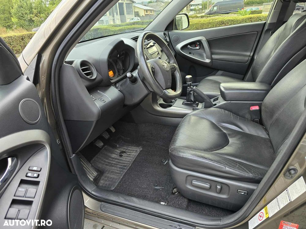 Toyota RAV4 - 6