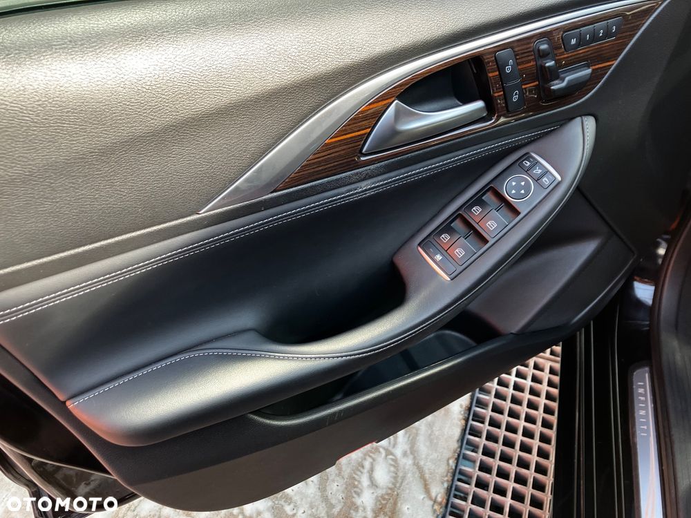 Infiniti Q30 1.5d Premium Tech - 25