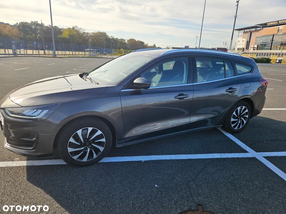 Ford Focus 2022 photo 2