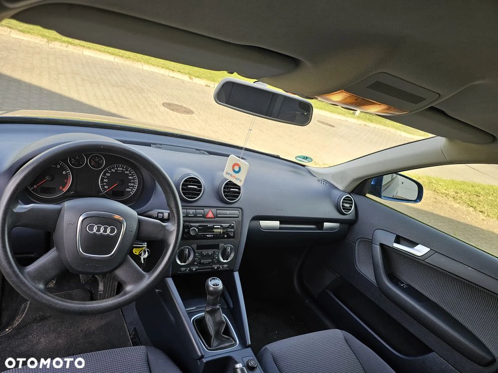 Audi A3 Sportback 1.6 Ambiente - 21