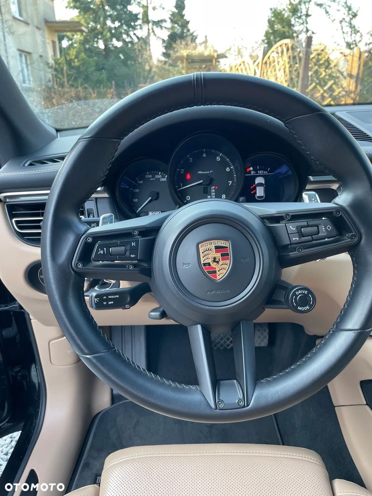 Porsche Macan T - 12