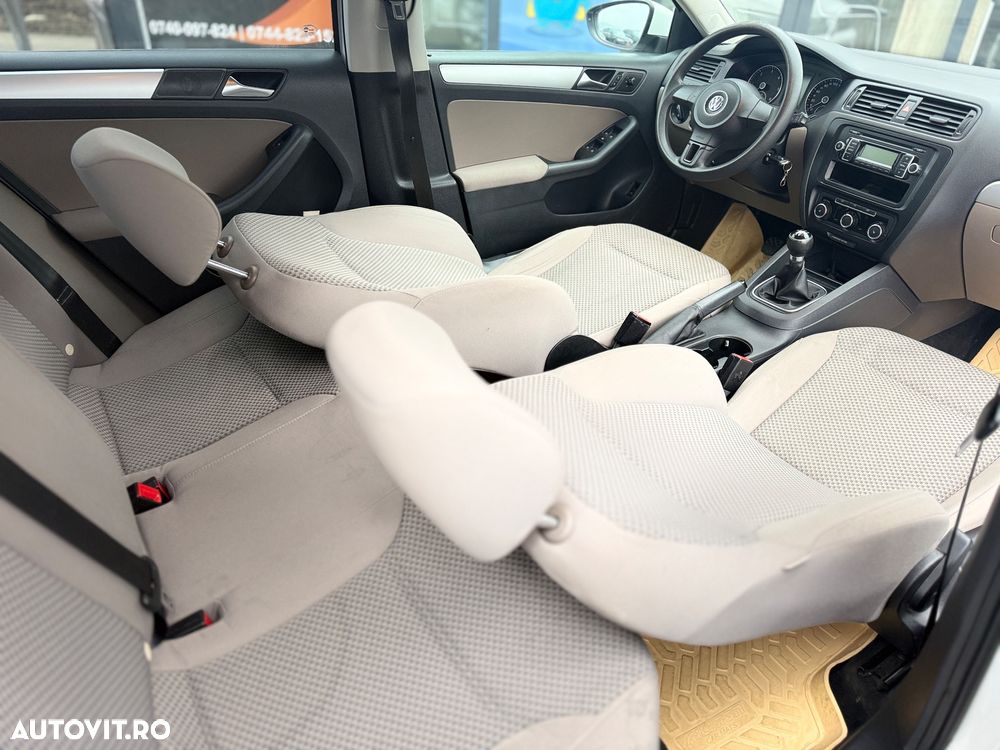 Volkswagen Jetta 1.6 TDI Comfortline - 5