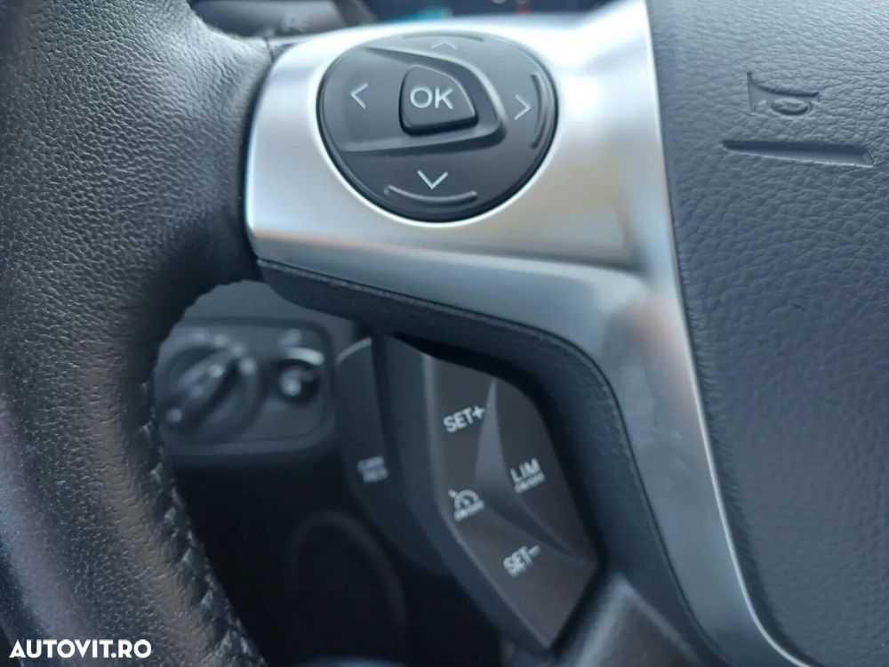 Ford Kuga - 17