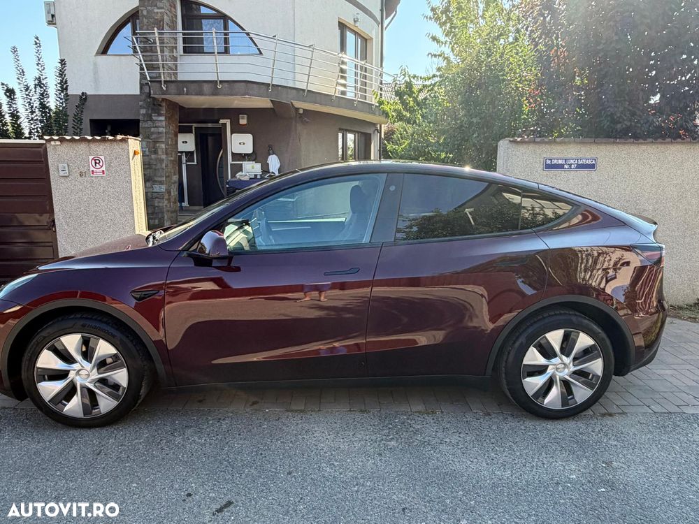 Tesla Model Y - 6