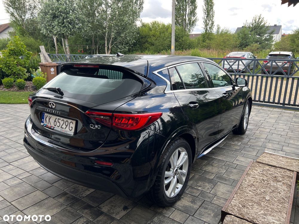 Infiniti Q30 - 8