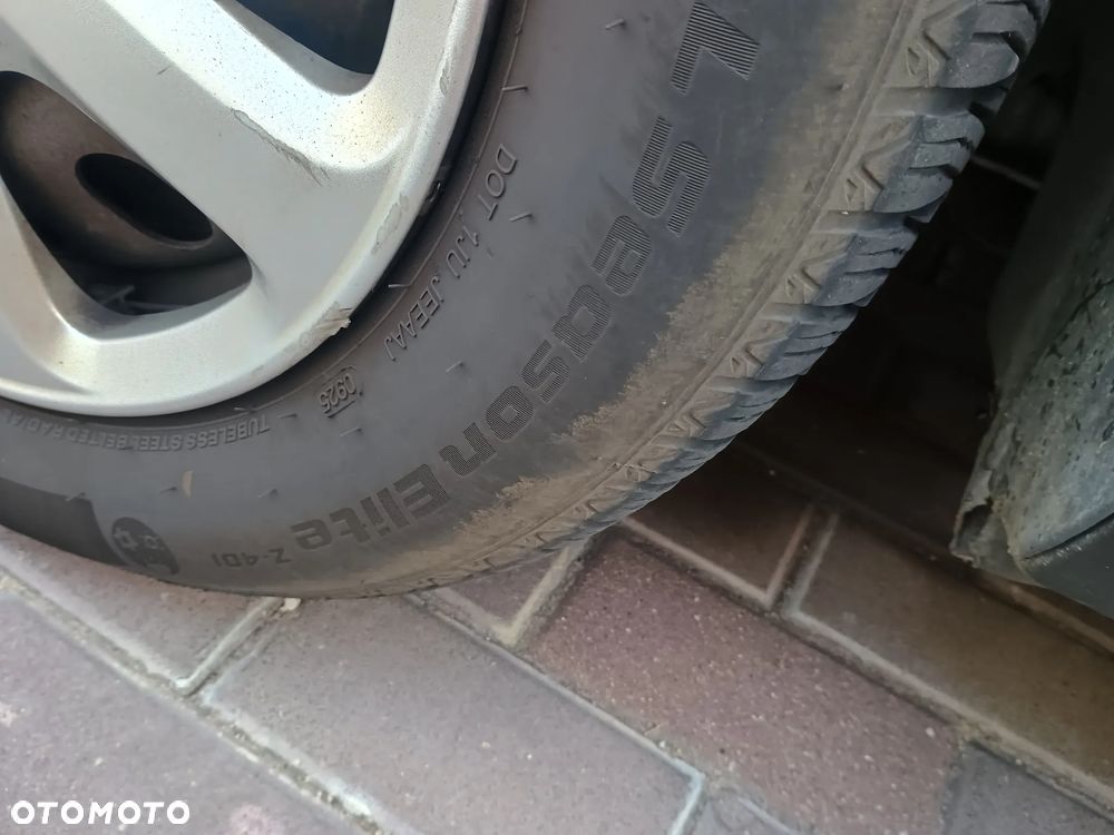 Peugeot 407 2.0 HDI Presence n.gama - 15