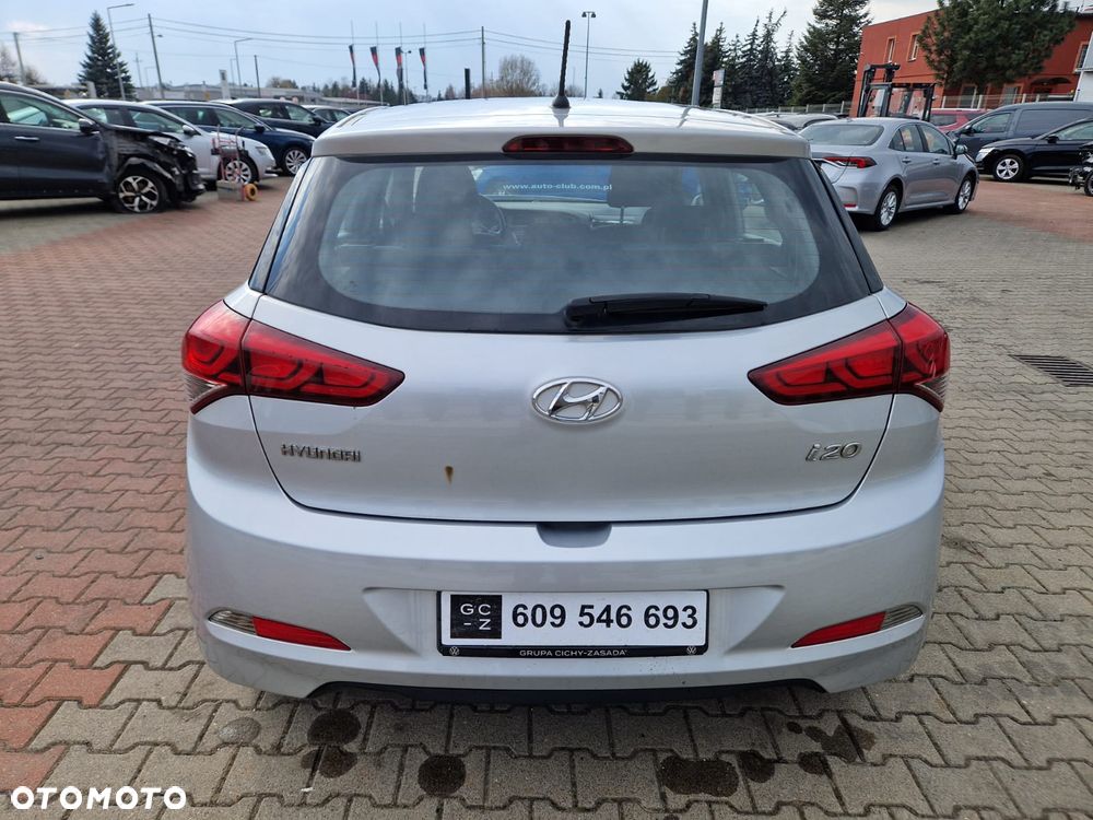 Hyundai i20 1.2 Comfort - 11