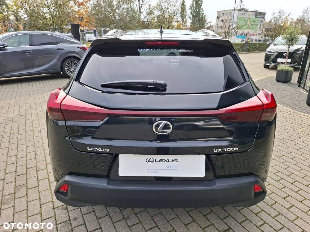 Lexus UX - 4