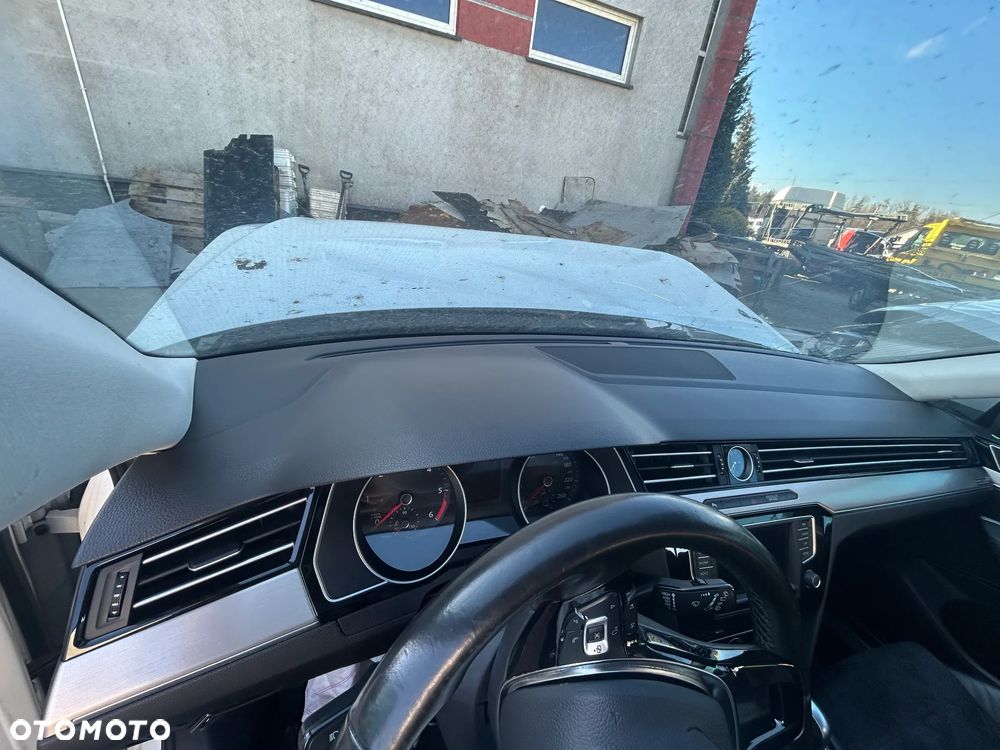 DESKA ROZDZIELCZA KONSOLA VW PASSAT B8 - 1