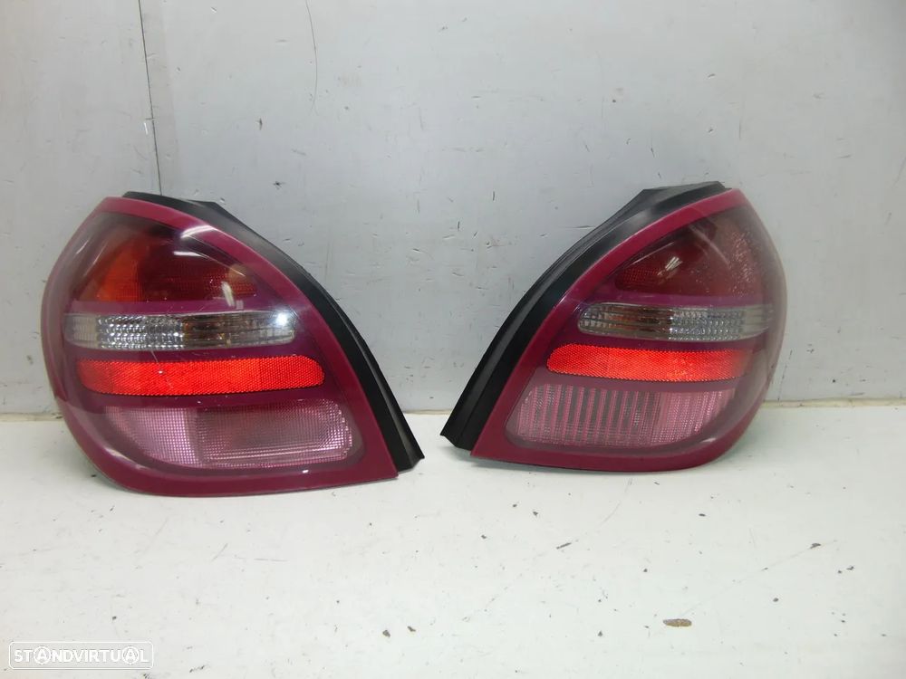 Nissan Almera farolins - 1