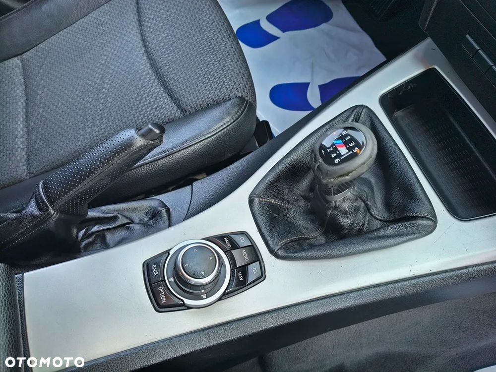 BMW Seria 3 320d DPF Edition Sport - 19