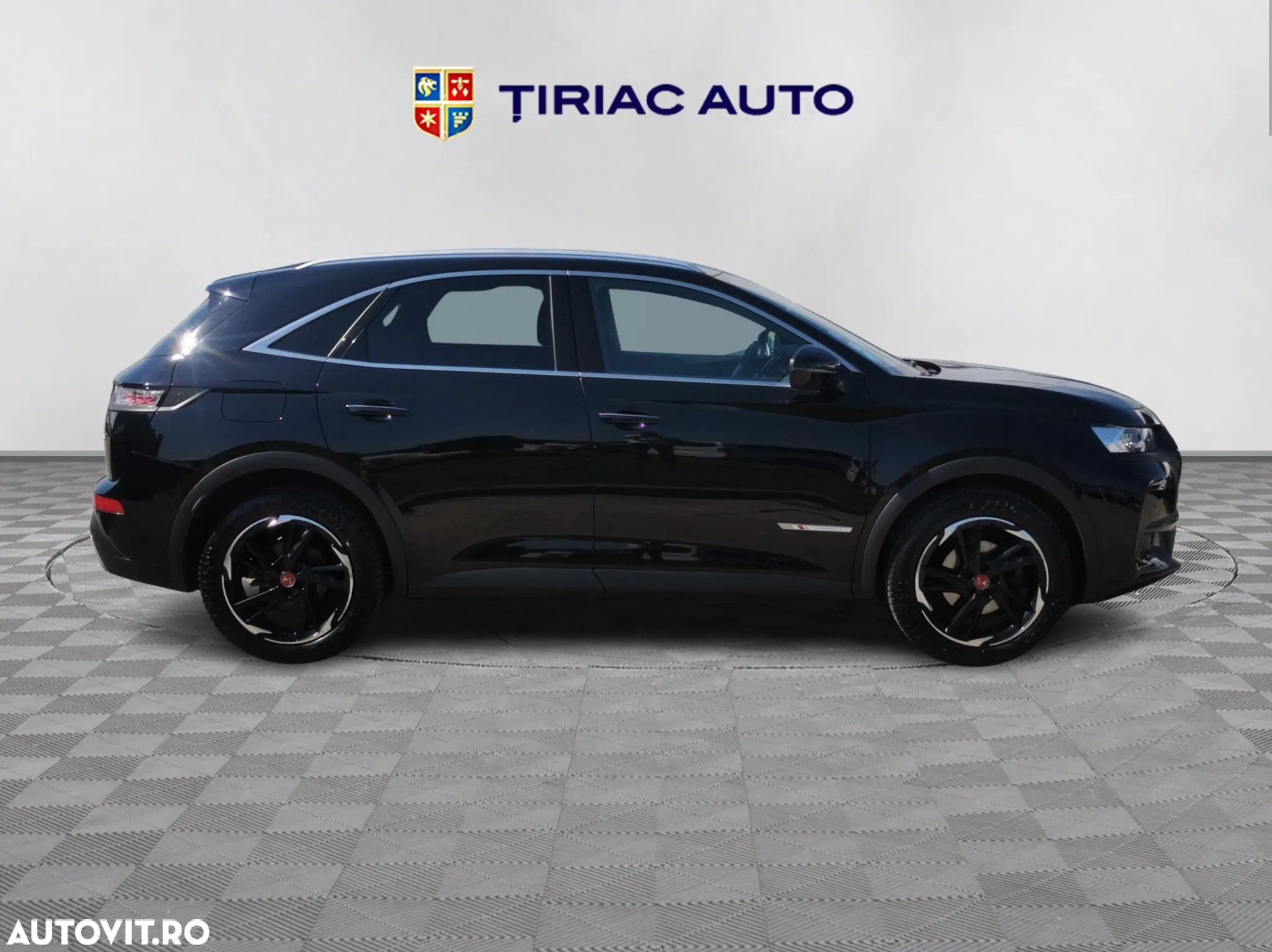DS Automobiles DS 7 Crossback DS7 1.6 PHeV AWD 300 EAT8 PERFORMANCE LINE + - 7