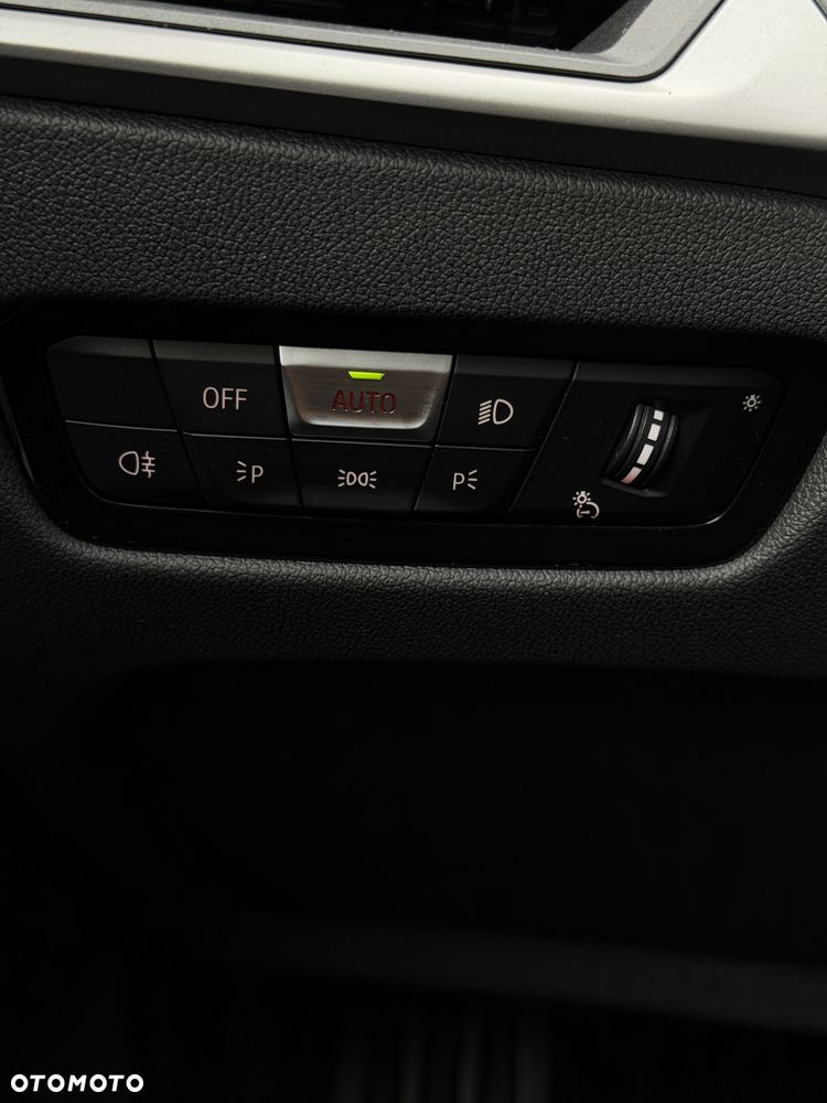 BMW Seria 3 318d Edition Luxury Line Purity - 14