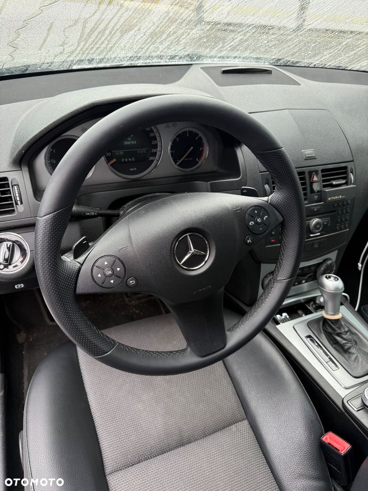 Mercedes-Benz Klasa C 220 T CDI DPF Automatik Avantgarde - 29