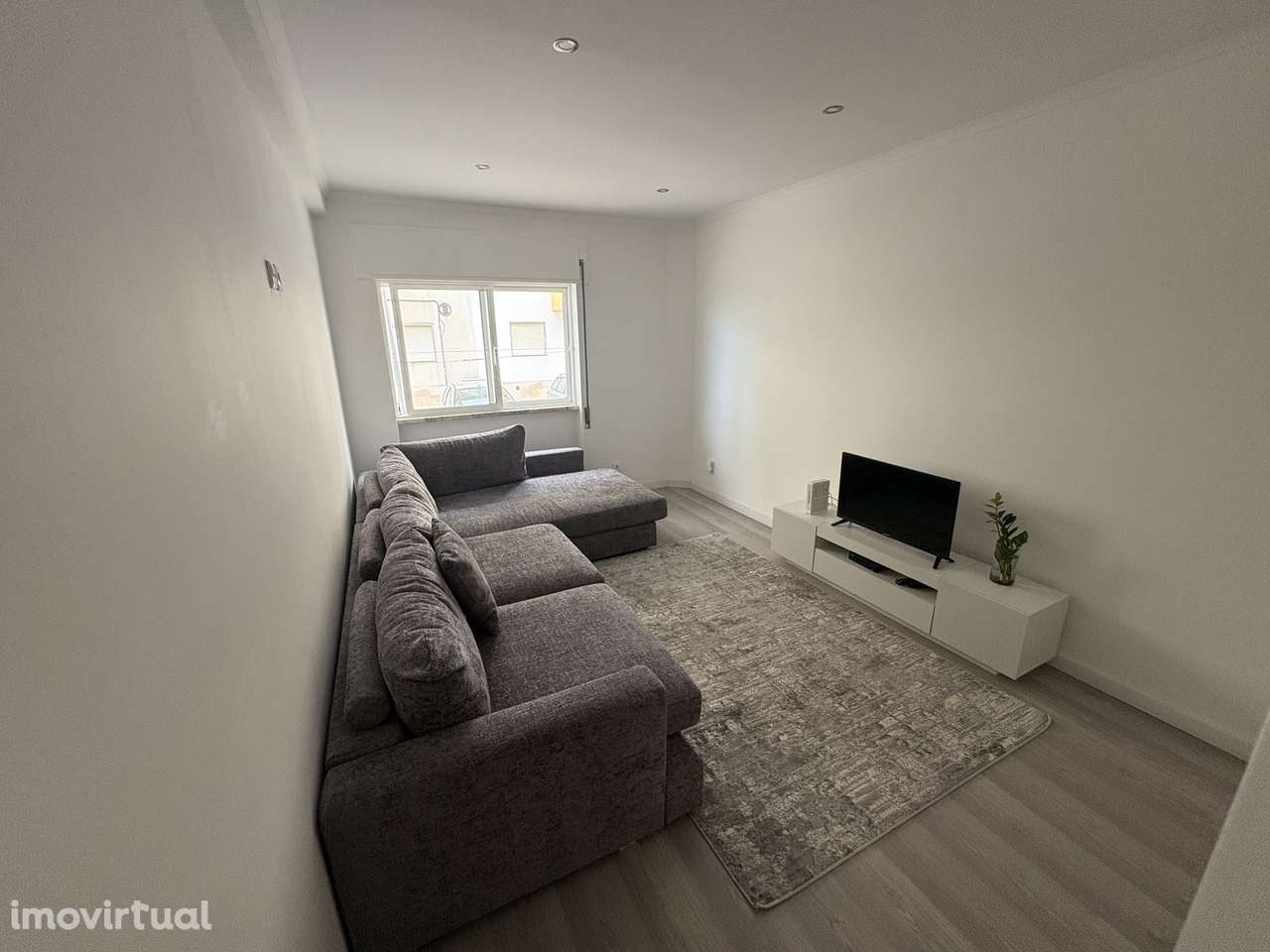 Apartamento T2 totalmente remodelado! A apenas 50 metros do ALDI. - Grande imagem: 2/19