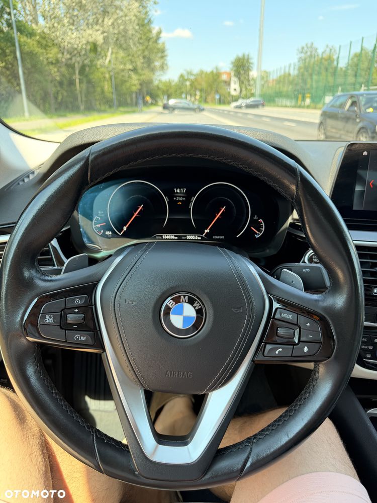 BMW Seria 5 520d xDrive - 15