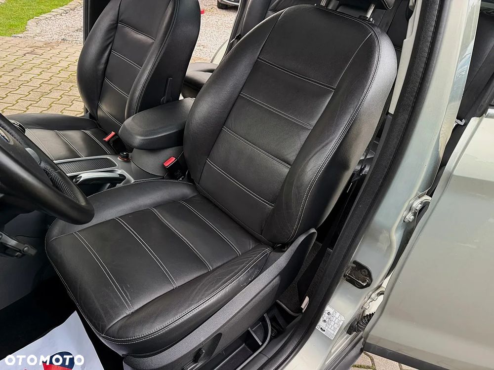 Ford Kuga 2.0 TDCi 2x4 Titanium - 32