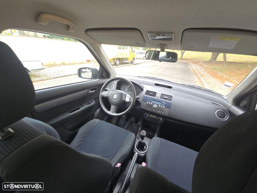 Suzuki Swift 1.3 DDiS GLX - 29