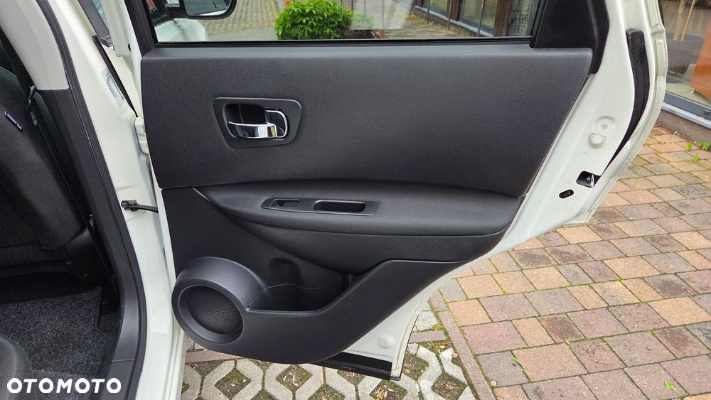 Nissan Qashqai 2.0 dCi 4 x 4 DPF tekna - 34