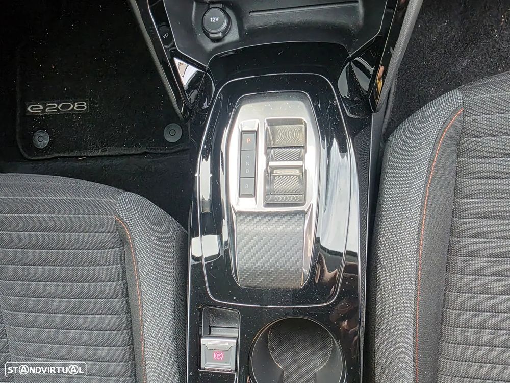 Peugeot e-208 Allure - 23