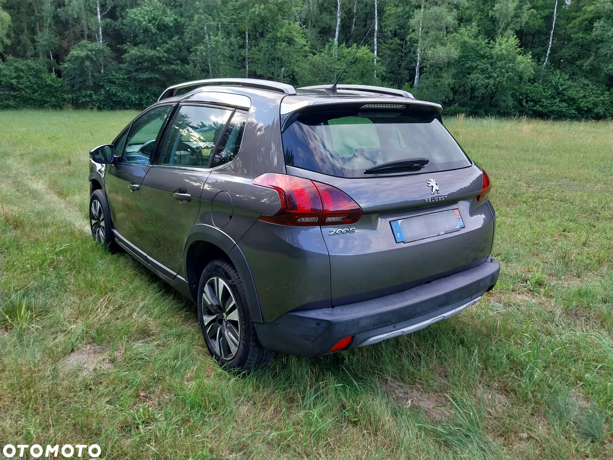 Peugeot 2008 1.6 BlueHDi Allure S&S - 8