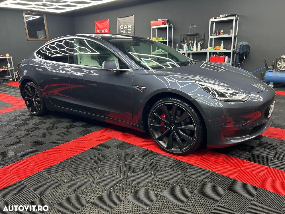 Tesla Model 3 - 5