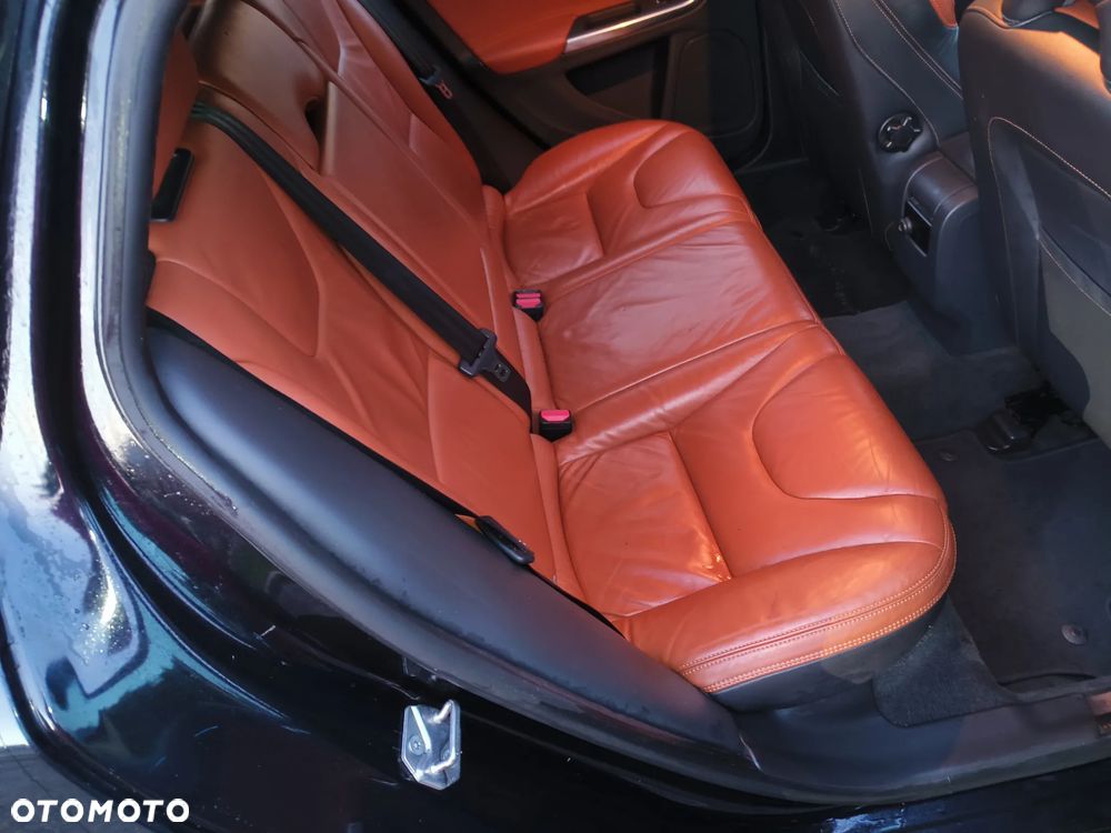 Volvo V60 D6 AWD Plug-in Hybrid R-Design Momentum - 15