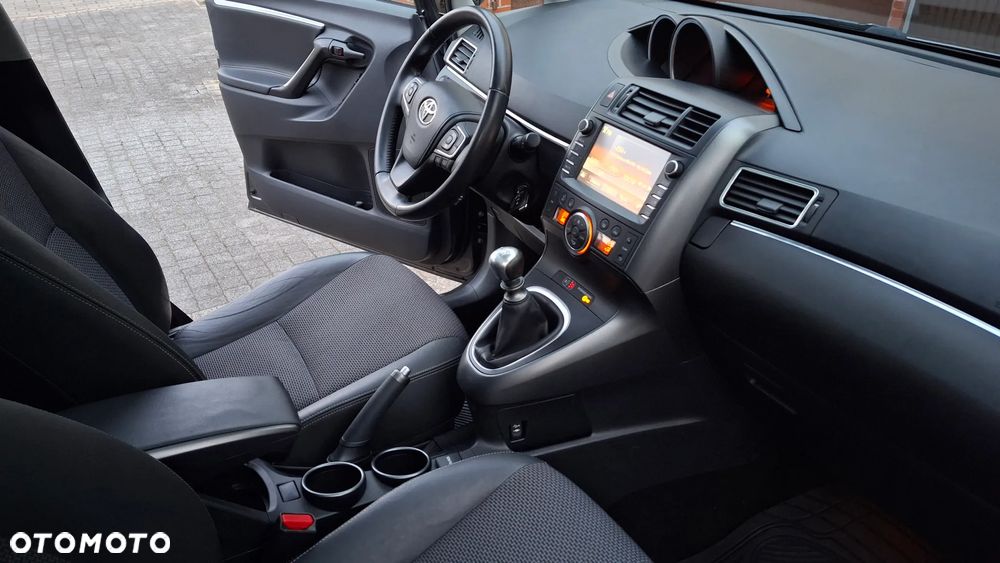 Toyota Verso 1.6 D-4D Prestige 7os EU6 - 28